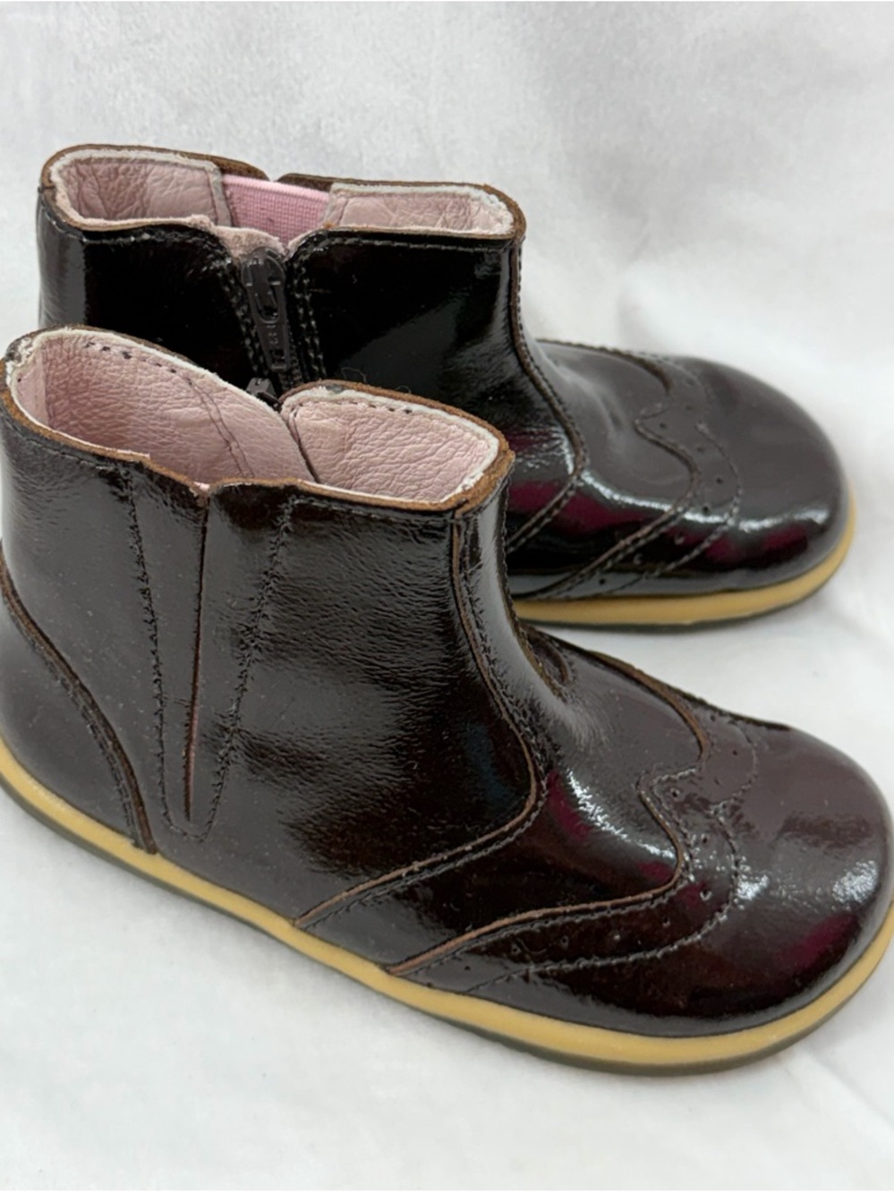 Bobux Kids size 23 us 6.5 Patent Leather Ankle Boots in Dark Brown /burgundy